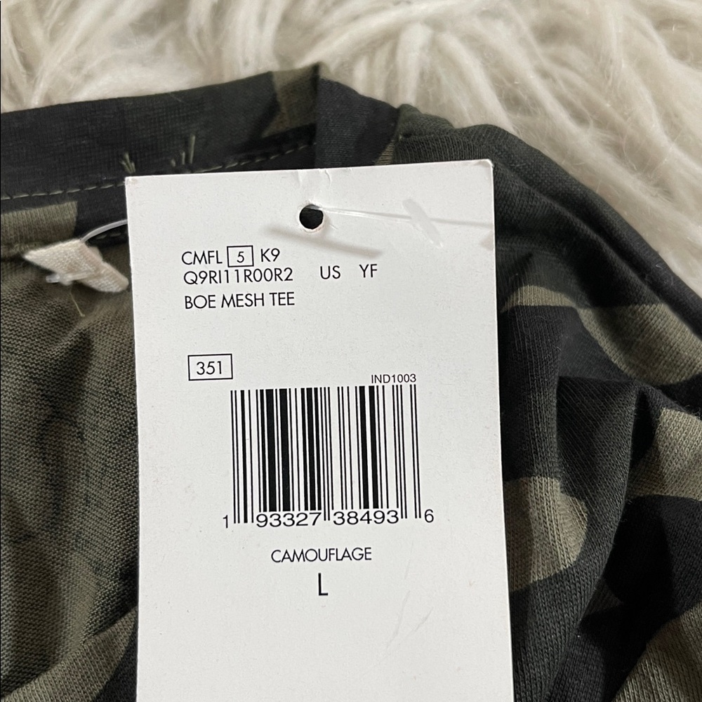 GUESS Women's Sterling Gold Sequin Big Box Logo Camo Tee Short Sleeve Large NEW - Picture 6 of 8